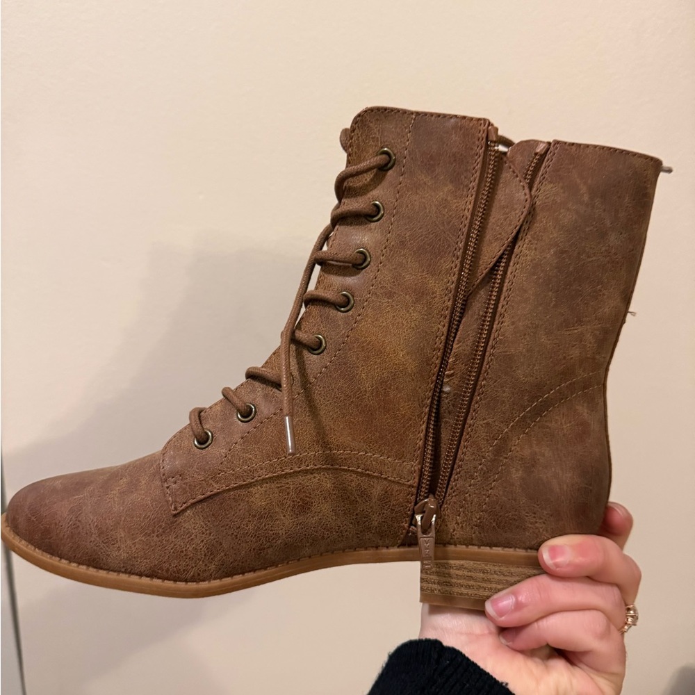 Lace up vegan leather combat boots - Picture 10 of 11